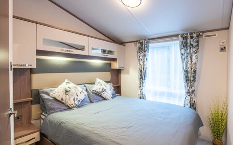 Scottishhighlands.lochness: Interior Design, Möbel, Bett, Decke, Schlafzimmer, Zimmer, Fussboden, Linens, Kissen, Bedding
