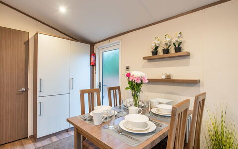 Scottishhighlands.lochness: Interior Design, Flooring, Fussboden, Decke, Zimmer, Holzbeize, Hartholz, Küche & Esszimmer Tisch, Zimmerpflanze, Esszimmer