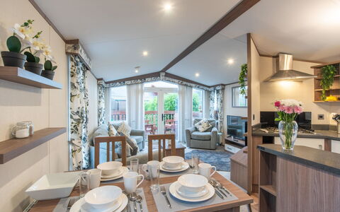 Scottishhighlands.lochness: Interior Design, Couch, Holzbeize, Wohnzimmer, Zimmerpflanze, Küche & Esszimmer Tisch, Hartholz, Design, Stuhl