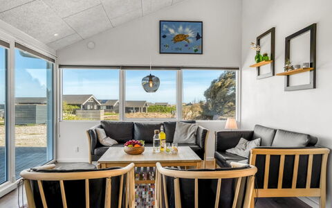 Månviva - 250M from the Sea: Holz, Interior Design, Möbel, Zuhause, Couch, Flooring, Fussboden, Decke, Wohnzimmer