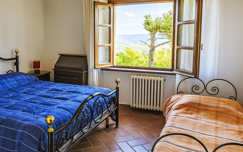 Casa Laura: Möbel, Zuhause, Bett, Schlafzimmer, Bettrahmen, Bedding, Villa, Hotel, Bettdecke, Hartholz
