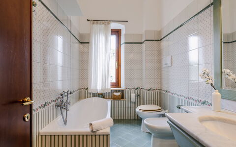 Casa Miramonti: Flooring, Armatur, Interior Design, Zapfhahn, Fussboden, Sinken, Installation, Badezimmer, Bad Sink, Fliese