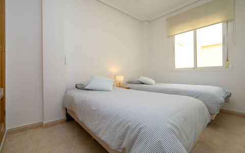 Altea Natura: Bett, Schlafzimmer, Wand, Fussboden, Holz, Flooring, Bettdecke, Bedding, Möbel, Interior Design
