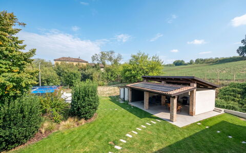 Cuadrat: Garten, Dach, Ground, Gartenbauten, Estate, Rasen, Bauernhaus, Hütte, Hinterhof, Schatten
