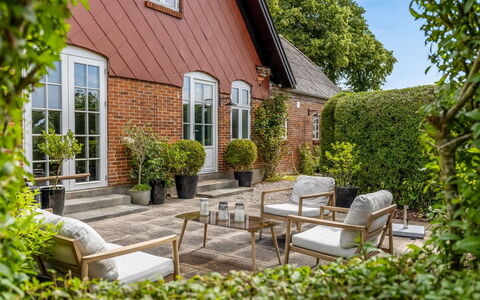 Edla - 5Km from the Sea: Strauch, Garten, Möbel, Blumentopf, Zuhause, Hütte, Gartenmöbel, Stuhl, Backstein
