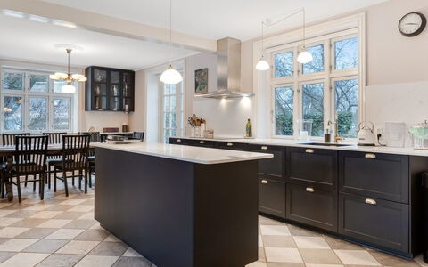 Edla - 5Km from the Sea: Interior Design, Flooring, Küche, Cabinetry, Countertop, Light Fixture, Fussboden, Zuhause, Decke, Küchengerät