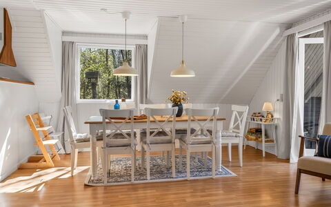 Diertje - from the Sea: Möbel, Interior Design, Flooring, Holzboden, Fussboden, Holz, Stuhl, Decke, Tabelle, Esszimmer