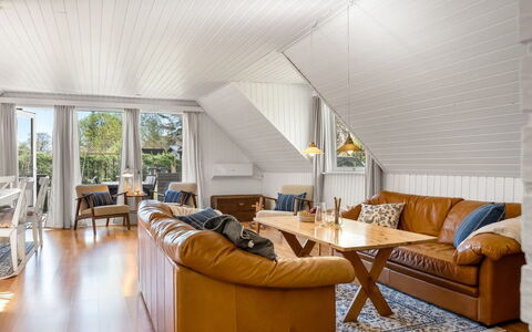 Diertje - from the Sea: Möbel, Interior Design, Flooring, Holzboden, Holz, Decke, Fussboden, Couch, Beleuchtung, Wohnzimmer