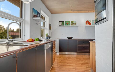 Talida - 500M from the Sea: Küche, Küchengerät, Flooring, Interior Design, Countertop, Major Appliance, Holz, Cabinetry, Decke, Haushaltsgerät