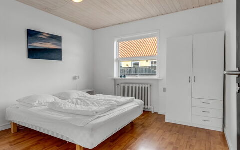 Talida - 500M from the Sea: Wand, Interior Design, Holz, Fussboden, Bett, Decke, Schlafzimmer, Flooring, Zimmer, Wohnung