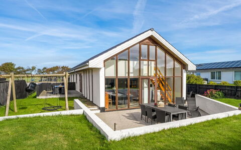 Talida - 500M from the Sea: Möbel, Holz, Interior Design, Flooring, Fussboden, Stuhl, Zimmer, Decke, Wohnzimmer, Wohnung