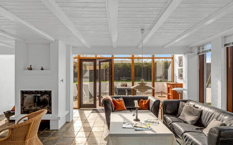 Talida - 500M from the Sea: Möbel, Holz, Interior Design, Flooring, Fussboden, Stuhl, Zimmer, Decke, Wohnzimmer, Wohnung