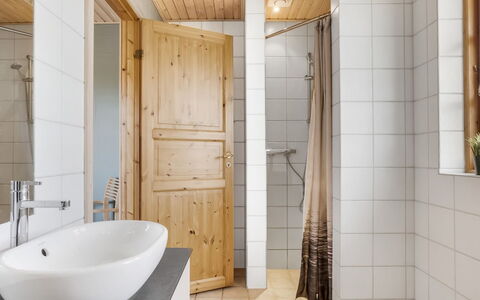 Uolevi - 1.1Km from the Sea: Flooring, Interior Design, Armatur, Fussboden, Wand, Holz, Badezimmer, Bad Sink, Sinken, Decke