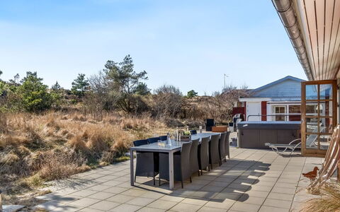 Uolevi - 1.1Km from the Sea: Himmel, Wolke, Grundstueck, Zuhause, Gartenmöbel, Stuhl, Schatten, Deck, Estate, Landscaping