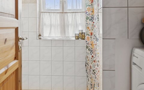 Holmfridur - 1.1Km from the Sea: Fliese, Mosaik, Armatur, Keramik, Badezimmer