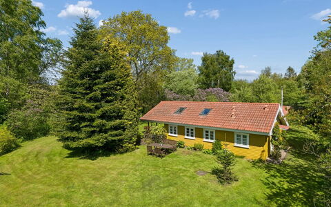 Holmfridur - 1.1Km from the Sea: Möbel, Holz, Interior Design, Flooring, Fussboden, Stuhl, Zimmer, Decke, Wohnzimmer, Wohnung