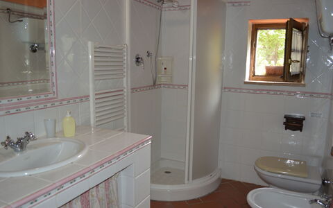 Agriturismo Bellavista, Private Pool, Val D'Orcia: Flooring, Armatur, Interior Design, Fussboden, Badezimmer, Bad Sink, Sinken, Zimmer, Zapfhahn, Installation