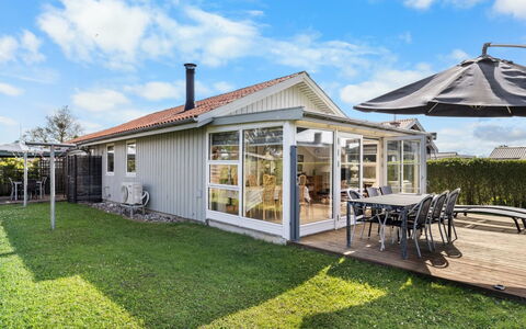Edeltraud - 100M from the Sea: Möbel, Holz, Interior Design, Flooring, Fussboden, Stuhl, Zimmer, Decke, Wohnzimmer, Wohnung