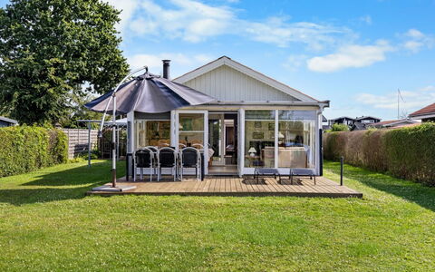 Edeltraud - 100M from the Sea: Möbel, Holz, Interior Design, Flooring, Fussboden, Stuhl, Zimmer, Decke, Wohnzimmer, Wohnung