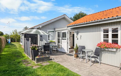 Edeltraud - 100M from the Sea: Möbel, Holz, Interior Design, Flooring, Fussboden, Stuhl, Zimmer, Decke, Wohnzimmer, Wohnung