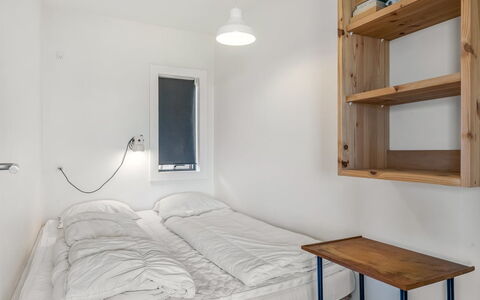 Sointu - 300M from the Sea: Wand, Schlafzimmer, Bett, Holz, Interior Design, Decke, Fussboden, Flooring, Bettdecke, Bedding