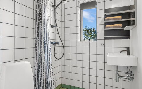Sointu - 300M from the Sea: Armatur, Badezimmer, Flooring, Toilette, Fussboden, Interior Design, Installation, Toilleten Sitz, Fliese, Sinken