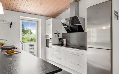 Sod - 3.2Km from the Sea: Küche, Countertop, Küchengerät, Flooring, Major Appliance, Interior Design, Cabinetry, Holz, Haushaltsgerät, Fussboden