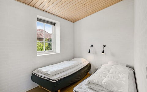 Sod - 3.2Km from the Sea: Wand, Holz, Decke, Fussboden, Flooring, Schlafzimmer, Bett, Bettrahmen, Bedding, Bettdecke