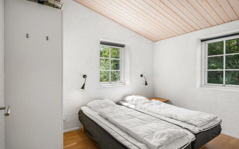 Sod - 3.2Km from the Sea: Holz, Fussboden, Zuhause, Decke, Flooring, Schlafzimmer, Bett, Bettrahmen, Hartholz, Holzbeize