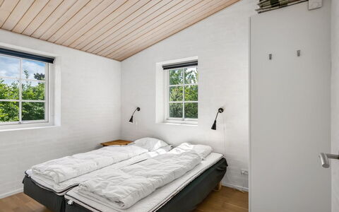 Sod - 3.2Km from the Sea: Holz, Zuhause, Decke, Fussboden, Schlafzimmer, Hartholz, Planke, Bett, Holzbeize, Bettrahmen