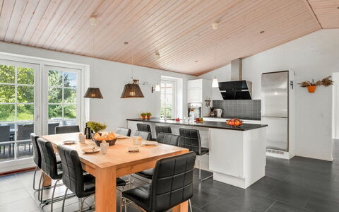 Sod - 3.2Km from the Sea: Möbel, Holz, Interior Design, Flooring, Fussboden, Stuhl, Zimmer, Decke, Wohnzimmer, Wohnung