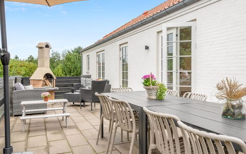 Marjatta - 3.2Km from the Sea: Möbel, Holz, Interior Design, Flooring, Fussboden, Stuhl, Zimmer, Decke, Wohnzimmer, Wohnung