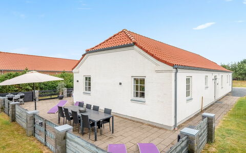 Marjatta - 3.2Km from the Sea: Möbel, Holz, Interior Design, Flooring, Fussboden, Stuhl, Zimmer, Decke, Wohnzimmer, Wohnung