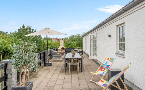 Marjatta - 3.2Km from the Sea: Möbel, Holz, Interior Design, Flooring, Fussboden, Stuhl, Zimmer, Decke, Wohnzimmer, Wohnung
