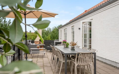 Marjatta - 3.2Km from the Sea: Möbel, Holz, Interior Design, Flooring, Fussboden, Stuhl, Zimmer, Decke, Wohnzimmer, Wohnung