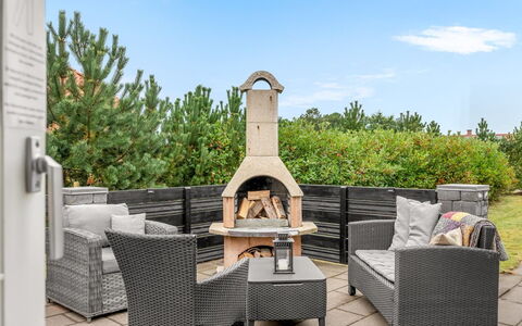 Marjatta - 3.2Km from the Sea: Möbel, Holz, Interior Design, Flooring, Fussboden, Stuhl, Zimmer, Decke, Wohnzimmer, Wohnung