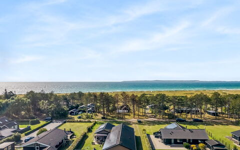 Angret - 200M from the Sea: Möbel, Holz, Interior Design, Flooring, Fussboden, Stuhl, Zimmer, Decke, Wohnzimmer, Wohnung