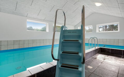 Angret - 200M from the Sea: Möbel, Holz, Interior Design, Flooring, Fussboden, Stuhl, Zimmer, Decke, Wohnzimmer, Wohnung