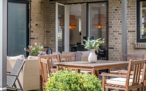 Angret - 200M from the Sea: Möbel, Holz, Interior Design, Flooring, Fussboden, Stuhl, Zimmer, Decke, Wohnzimmer, Wohnung