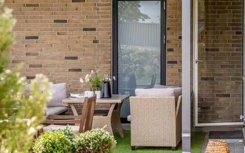 Angret - 200M from the Sea: Möbel, Holz, Interior Design, Flooring, Fussboden, Stuhl, Zimmer, Decke, Wohnzimmer, Wohnung