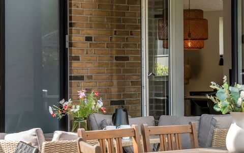 Angret - 200M from the Sea: Möbel, Holz, Interior Design, Flooring, Fussboden, Stuhl, Zimmer, Decke, Wohnzimmer, Wohnung