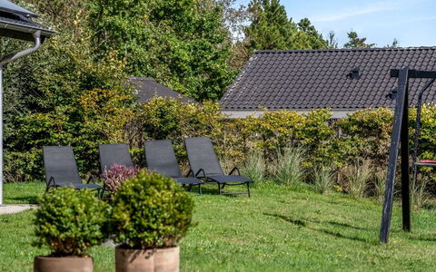 Angret - 200M from the Sea: Möbel, Holz, Interior Design, Flooring, Fussboden, Stuhl, Zimmer, Decke, Wohnzimmer, Wohnung