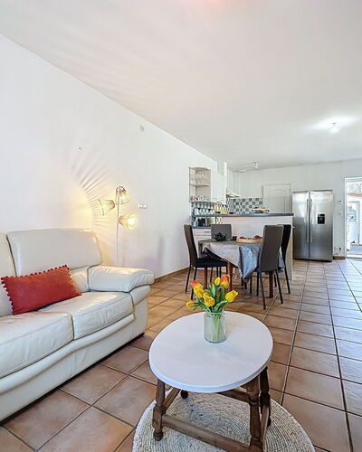 Sanoubott: Möbel, Flooring, Interior Design, Couch, Fussboden, Decke, Wohnzimmer, Zimmer, Zuhause