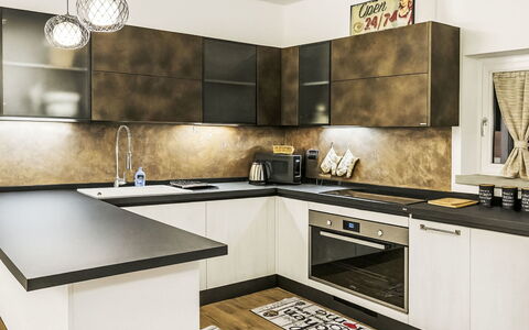 Il Tiglioré: Küche, Küchengerät, Holz, Countertop, Flooring, Möbel, Interior Design, Cabinetry, Zuhause, Haushaltsgerät