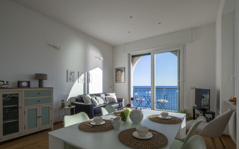 La Casa di Martina, Amazing Seaview: Möbel, Fussboden, Flooring, Meer, Interior Design, Wohnung, Stuhl, Ozean, Zimmer, Küste
