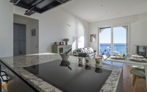 La Casa di Martina, Amazing Seaview: Meer, Küche, Küsten Und Ozeanische Forms, Küste, Ozean, Countertop, Stuhl, Bucht, Cabinetry