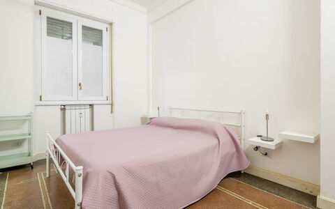 La Casa di Bruno, Terrace, in the Heart of Genova: Wand, Schlafzimmer, Bett, Flooring, Interior Design, Fussboden, Bettdecke, Möbel, Bedding, Zimmer