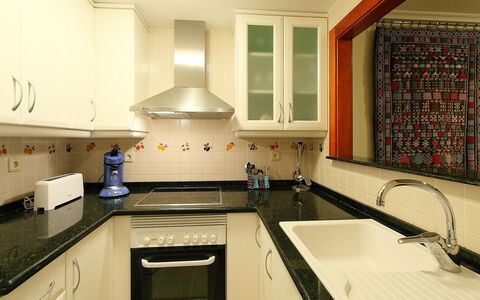 Sotavento: Countertop, Zimmer, Eigentum, Küche, Interior Design, Möbel, Cabinetry, Sinken, Gebäude, Haus