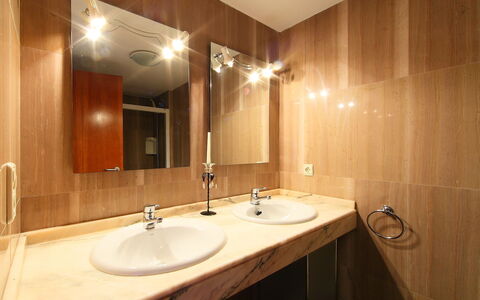 Sotavento: Badezimmer, Eigentum, Zimmer, Sinken, Bad Sink, Zapfhahn, Interior Design, Badezimmerschrank, Fliese, Armatur