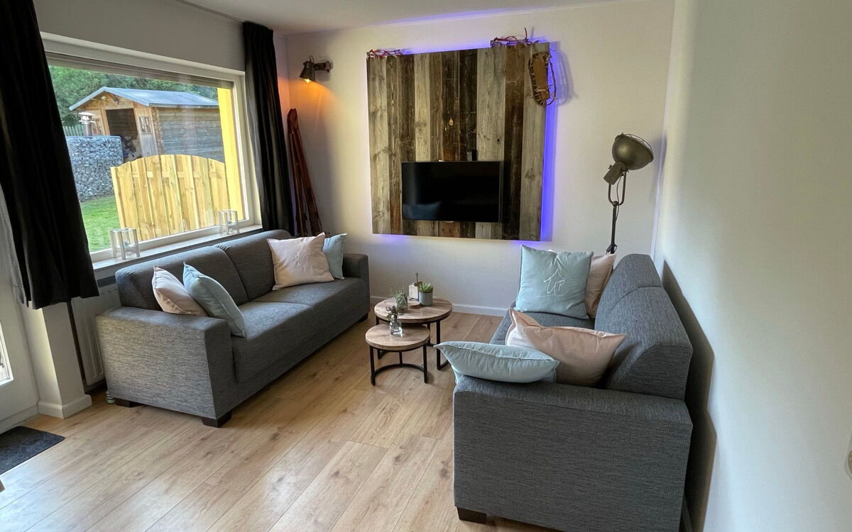 Renovierte Wohnung in Schwalefeld mit Garten, Terr